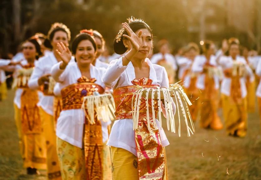 Detail Contoh Gambar Globalisasi Di Bidang Budaya Nomer 11