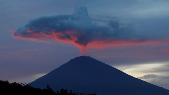 Detail Contoh Gambar Gunung Meletus Nomer 52