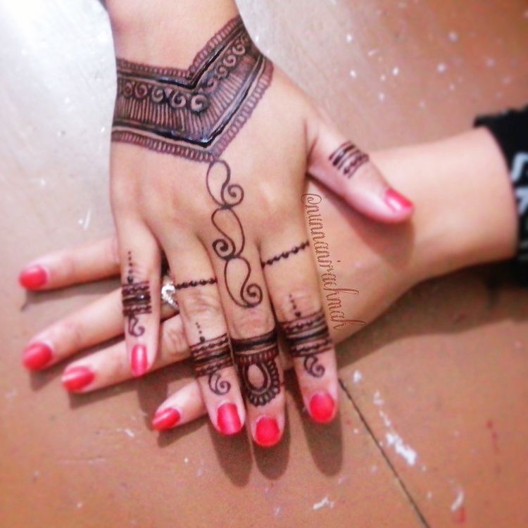 Detail Contoh Gambar Henna Di Tangan Nomer 24