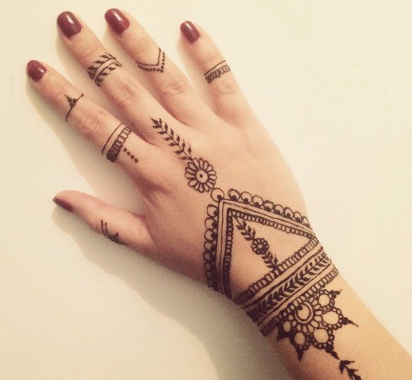 Detail Contoh Gambar Henna Tangan Simple Nomer 37