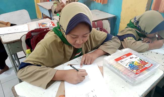 Detail Contoh Gambar Karikatur Anak Sekolah Nomer 27