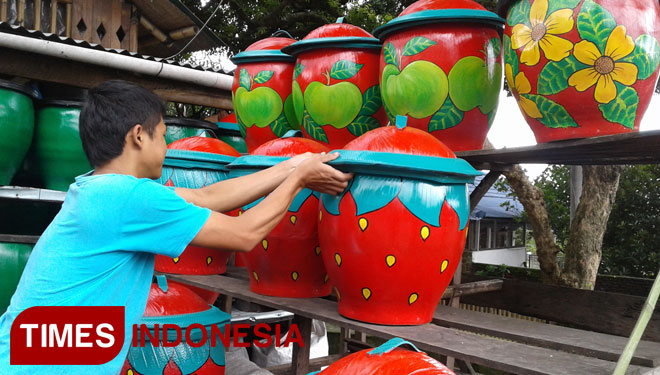 Detail Contoh Gambar Lukisan Tong Sampah Nomer 30