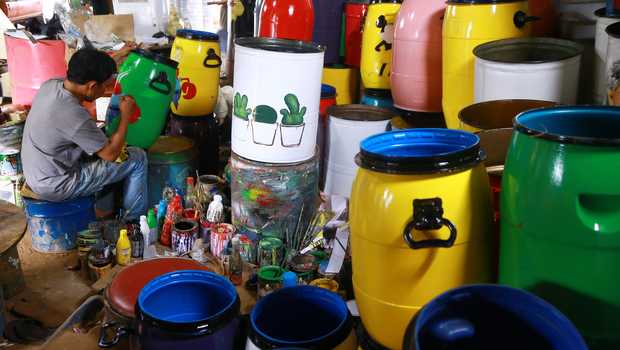 Detail Contoh Gambar Lukisan Tong Sampah Nomer 48