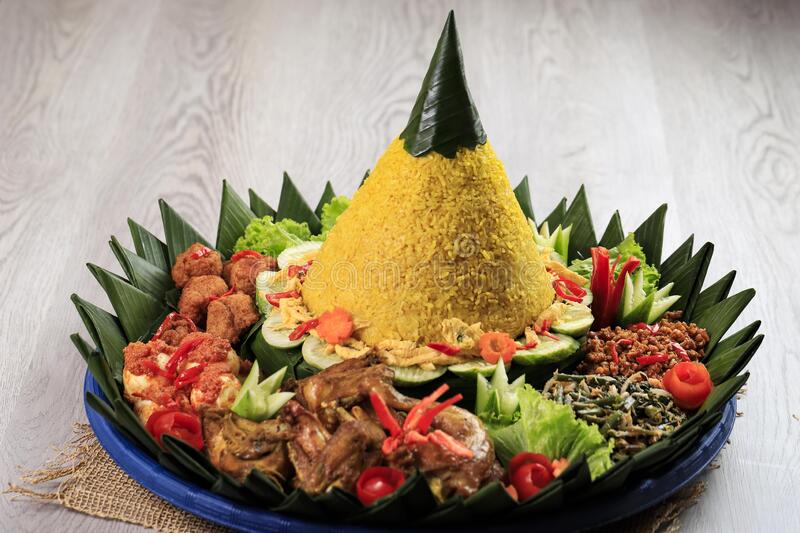 Detail Contoh Gambar Nasi Tumpeng Nomer 46