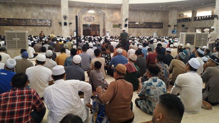 Detail Contoh Gambar Orang Sholat Nomer 47