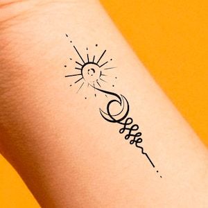 Detail Tattoo Mond Sonne Nomer 22