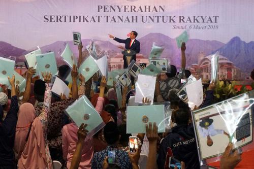 Detail Gambar Gratis Sertifikat Tanah Pemerintahan Jokowi Jk Nomer 6