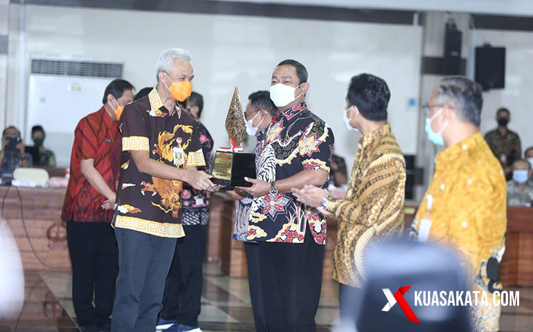 Detail Gambar Gubernur Dan Walikota Semarang Gambar Gubernur Semarang Nomer 29