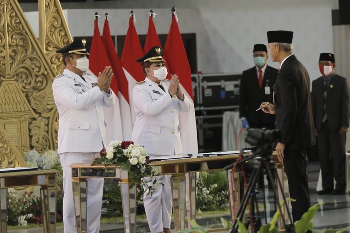 Detail Gambar Gubernur Dan Walikota Semarang Gambar Gubernur Semarang Nomer 39