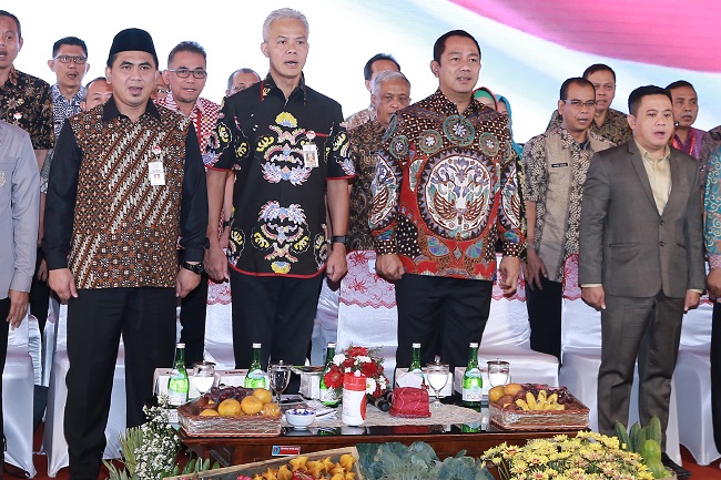 Detail Gambar Gubernur Dan Walikota Semarang Gambar Gubernur Semarang Nomer 9