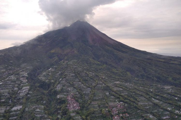 Detail Gambar Gunung Api Di Indonesia Nomer 30