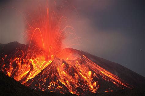 Detail Gambar Gunung Api Di Indonesia Nomer 7