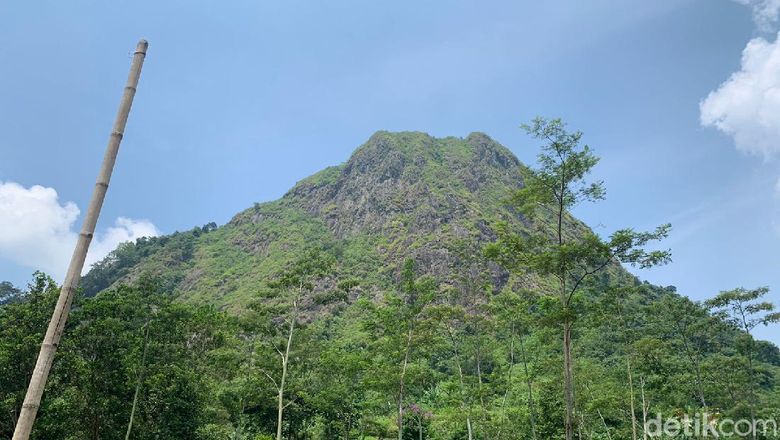 Detail Gambar Gunung Batu Nomer 11