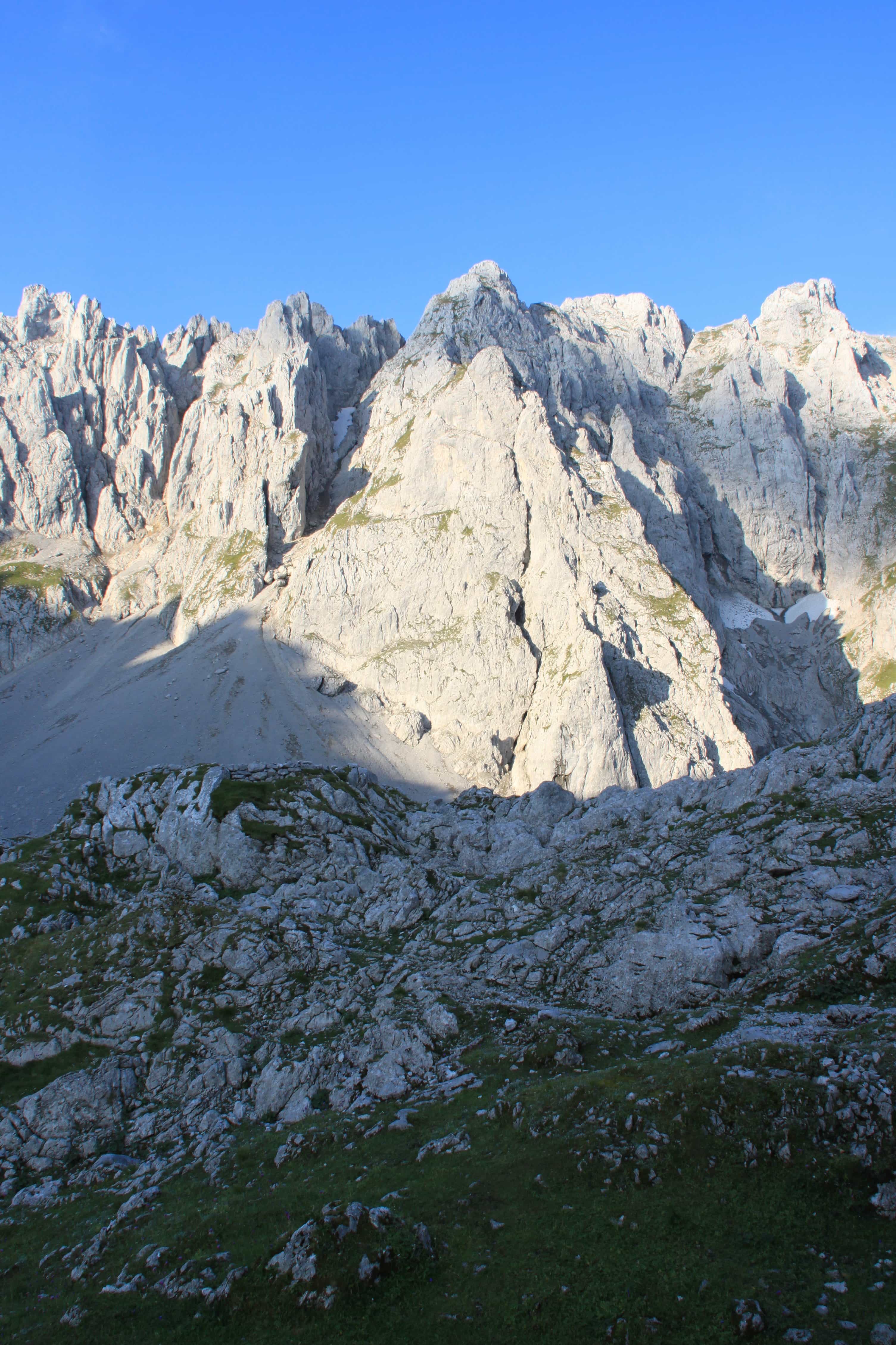 Detail Gambar Gunung Batu Nomer 25