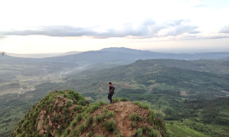 Detail Gambar Gunung Batu Nomer 40