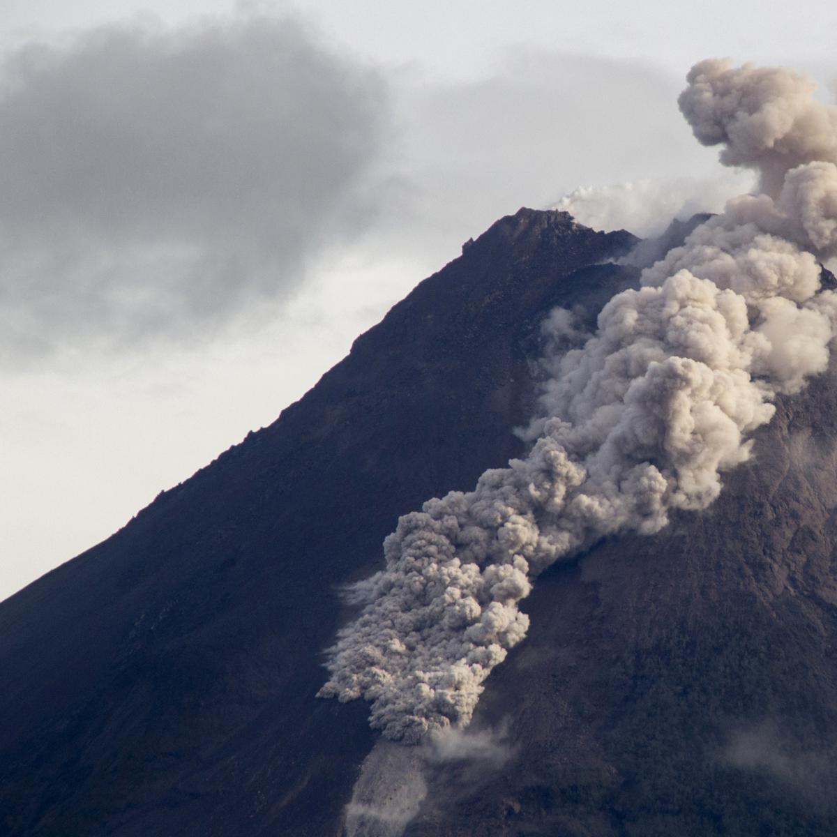 Detail Gambar Gunung Berapi Nomer 29