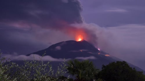 Detail Gambar Gunung Berapi Nomer 39