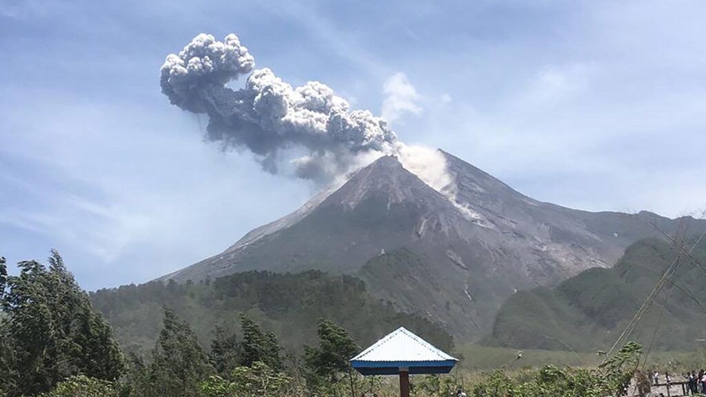 Detail Gambar Gunung Berapi Nomer 52