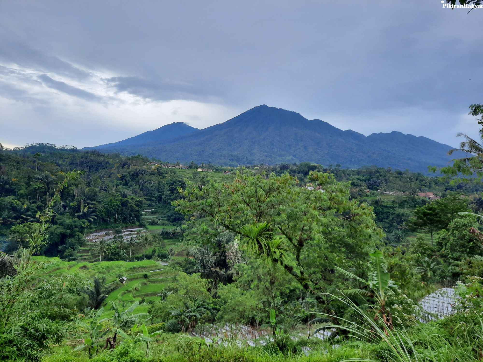 Detail Gambar Gunung Galunggung Nomer 6