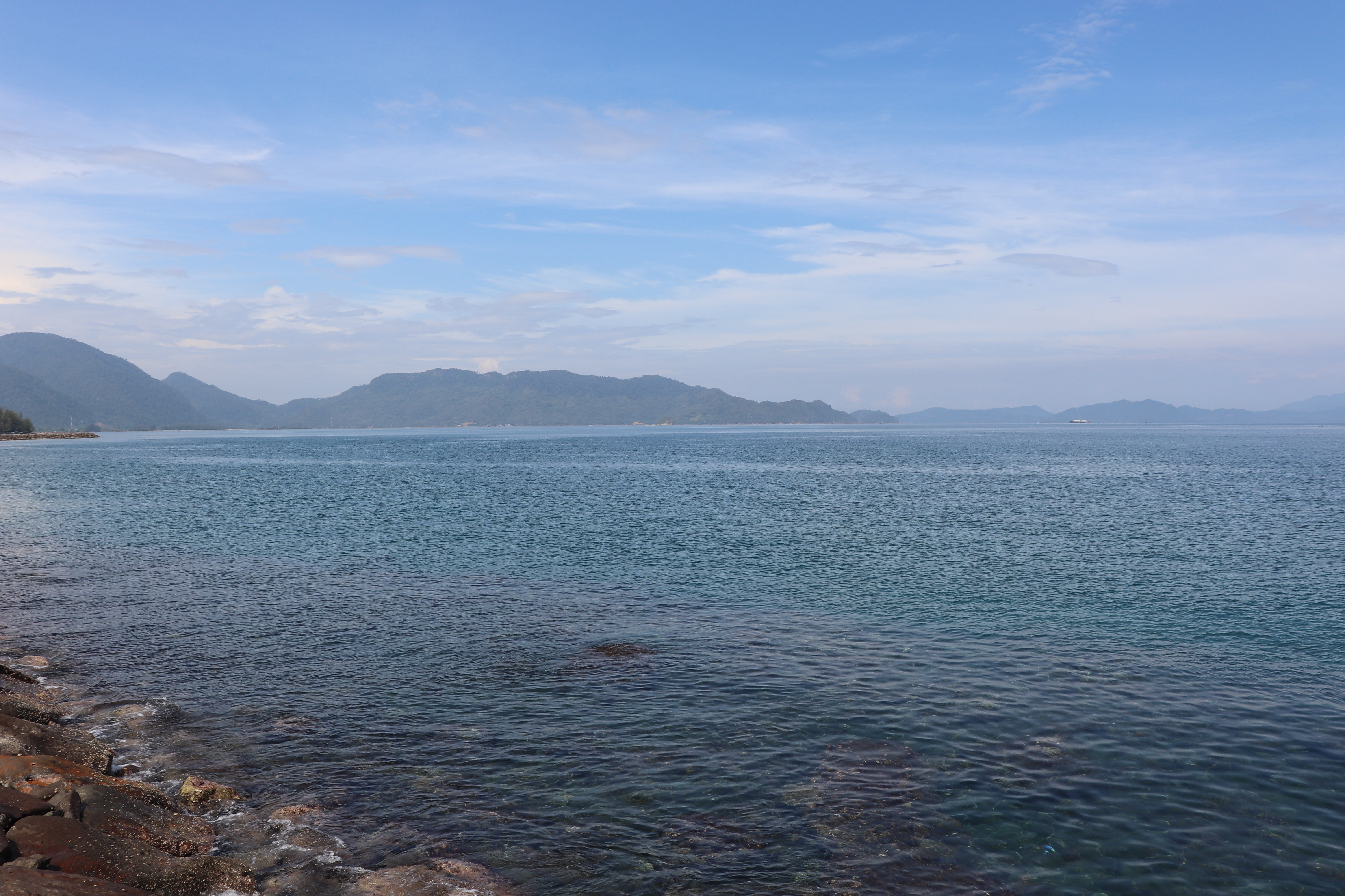 Detail Gambar Gunung Laut Pantai Nomer 51