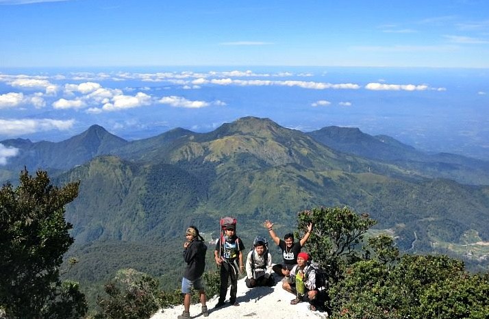 Detail Gambar Gunung Lawu Nomer 28