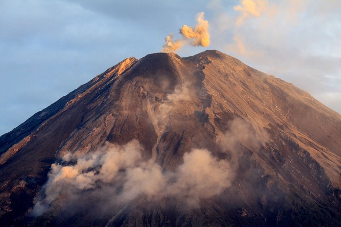 Detail Gambar Gunung Mahameru Nomer 15