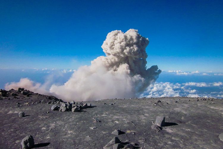 Detail Gambar Gunung Mahameru Nomer 18