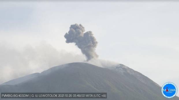 Detail Gambar Gunung Meletus Hitam Putih Nomer 36