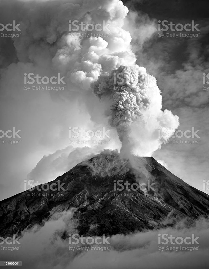 Detail Gambar Gunung Meletus Hitam Putih Nomer 38