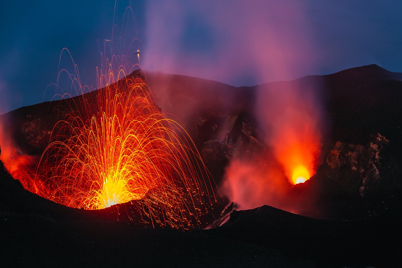 Detail Gambar Gunung Meletus Untuk Anak Tk Nomer 34