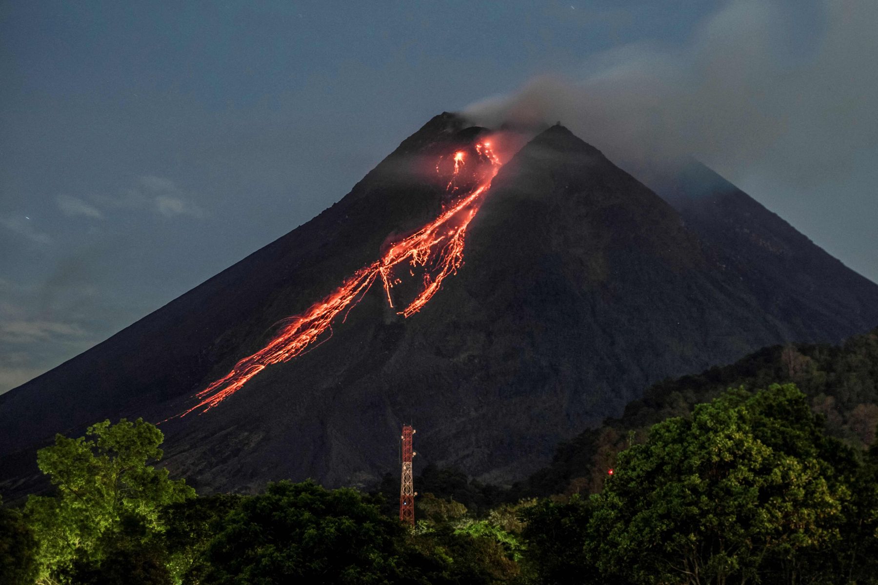 Detail Gambar Gunung Merapi Nomer 13