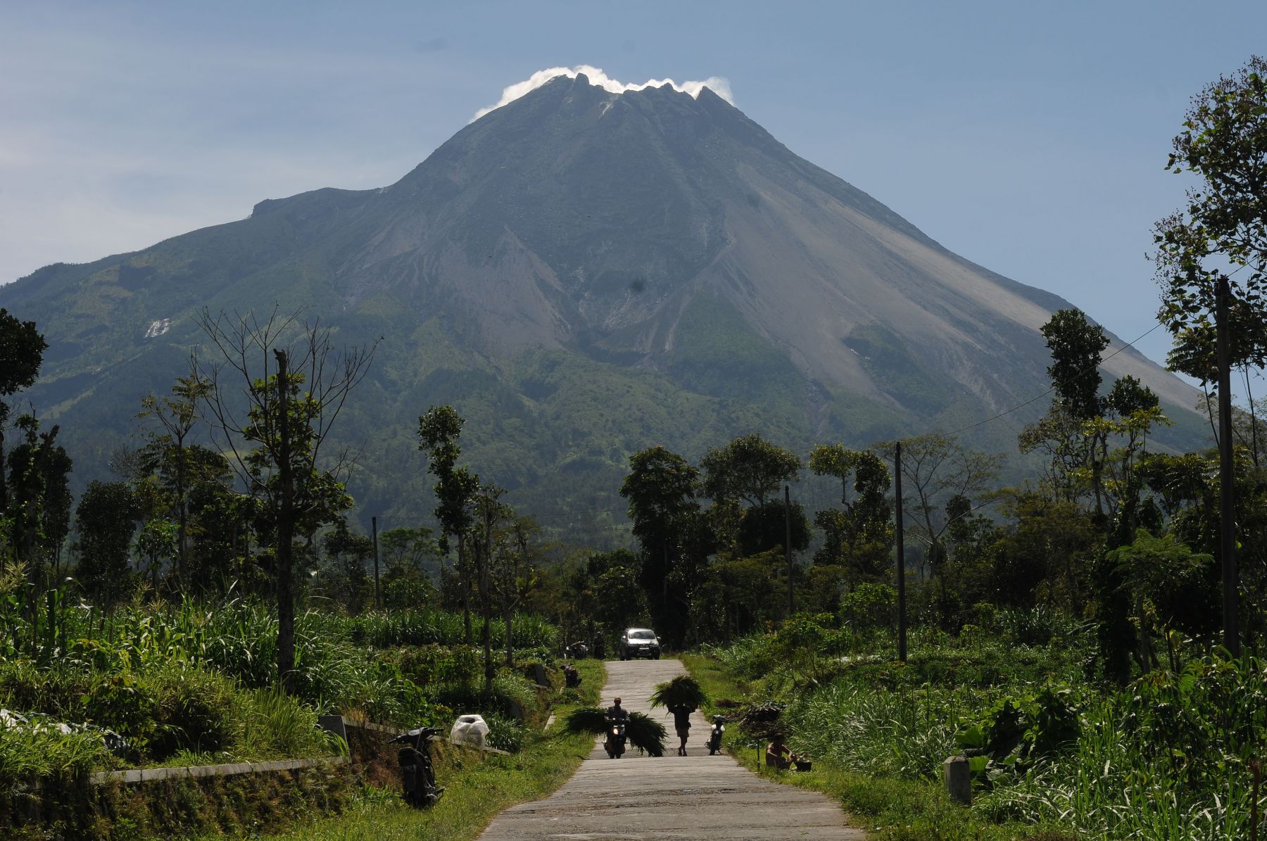 Detail Gambar Gunung Merapi Nomer 21