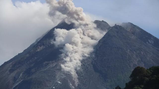 Detail Gambar Gunung Merapi Nomer 26