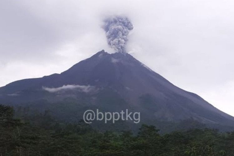 Detail Gambar Gunung Merapi Nomer 44