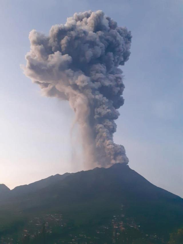 Detail Gambar Gunung Merapi Meletus Nomer 16