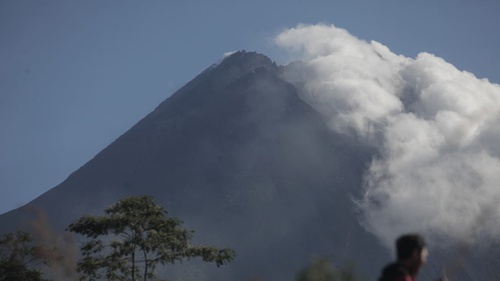 Detail Gambar Gunung Merapi Meletus 2018 Nomer 33