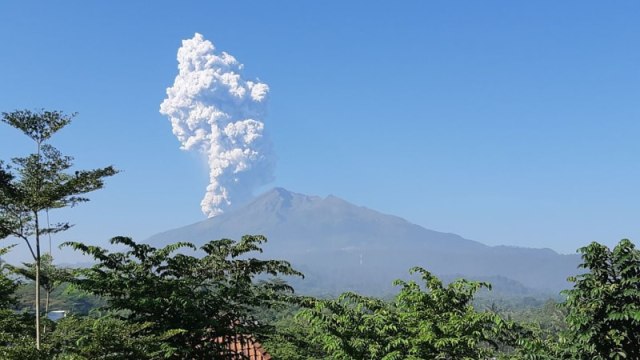 Detail Gambar Gunung Merapi Meletus 2018 Nomer 38