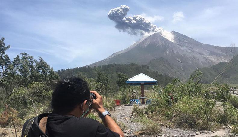 Detail Gambar Gunung Merapi Meletus Nomer 30