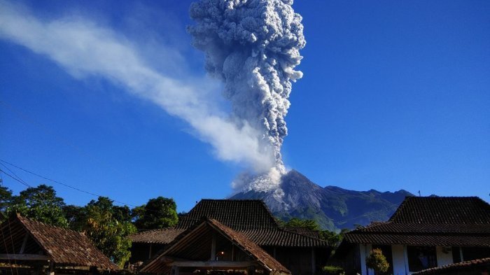 Detail Gambar Gunung Merapi Meletus Nomer 31