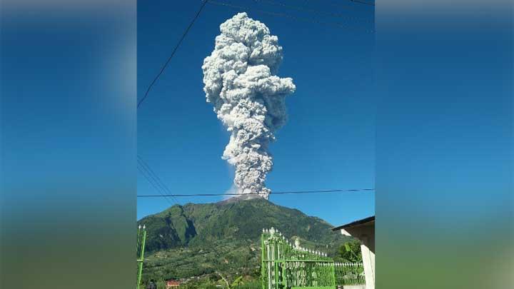 Detail Gambar Gunung Merapi Meletus Nomer 47