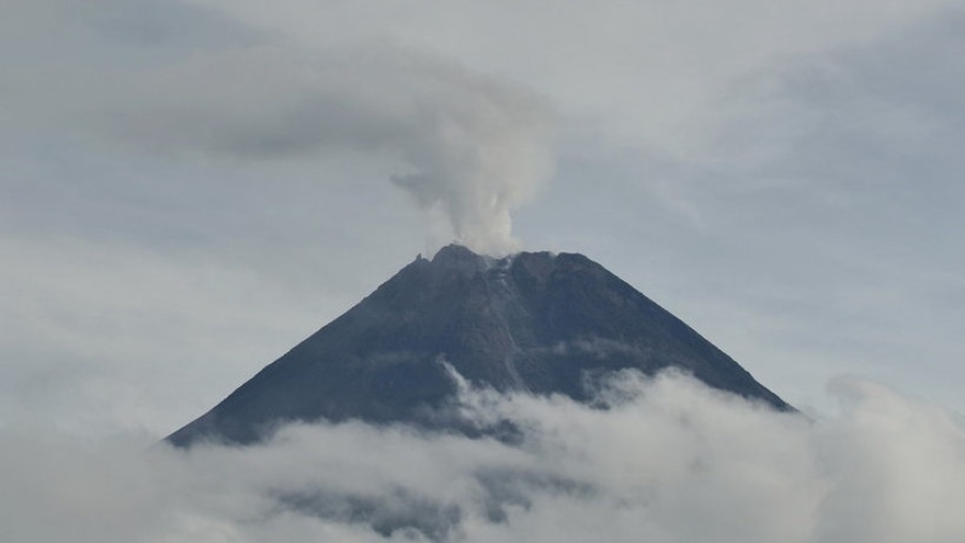 Detail Gambar Gunung Merapi Meletus Nomer 53