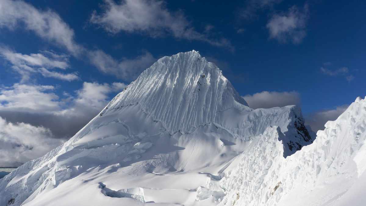 Detail Gambar Gunung Salju Nomer 26