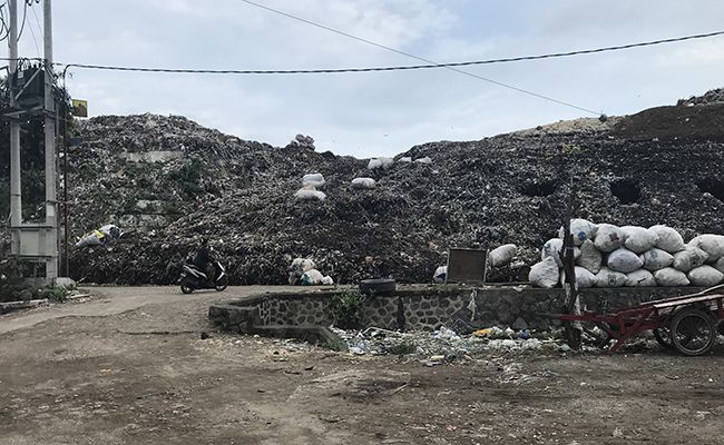 Detail Gambar Gunung Sampah Di Suwung Denpasar Bali Nomer 31