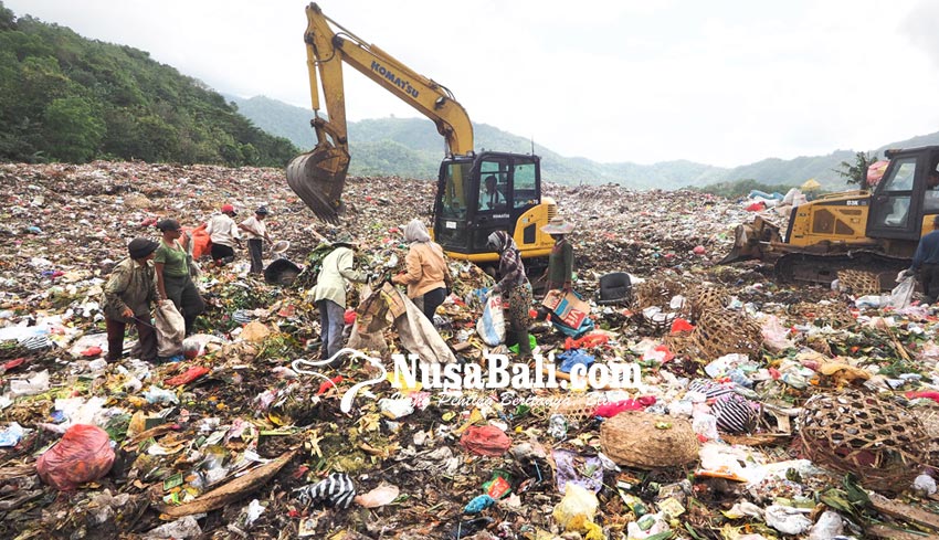 Detail Gambar Gunung Sampah Di Suwung Denpasar Bali Nomer 7