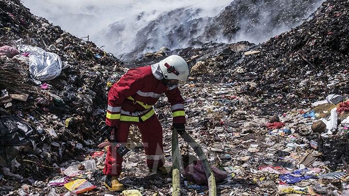 Detail Gambar Gunung Sampah Di Suwung Denpasar Bali Nomer 9