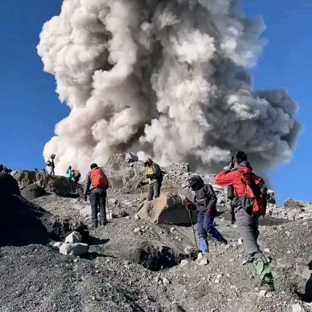 Detail Gambar Gunung Semeru Nomer 27