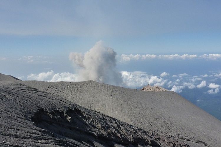 Detail Gambar Gunung Semeru Nomer 33