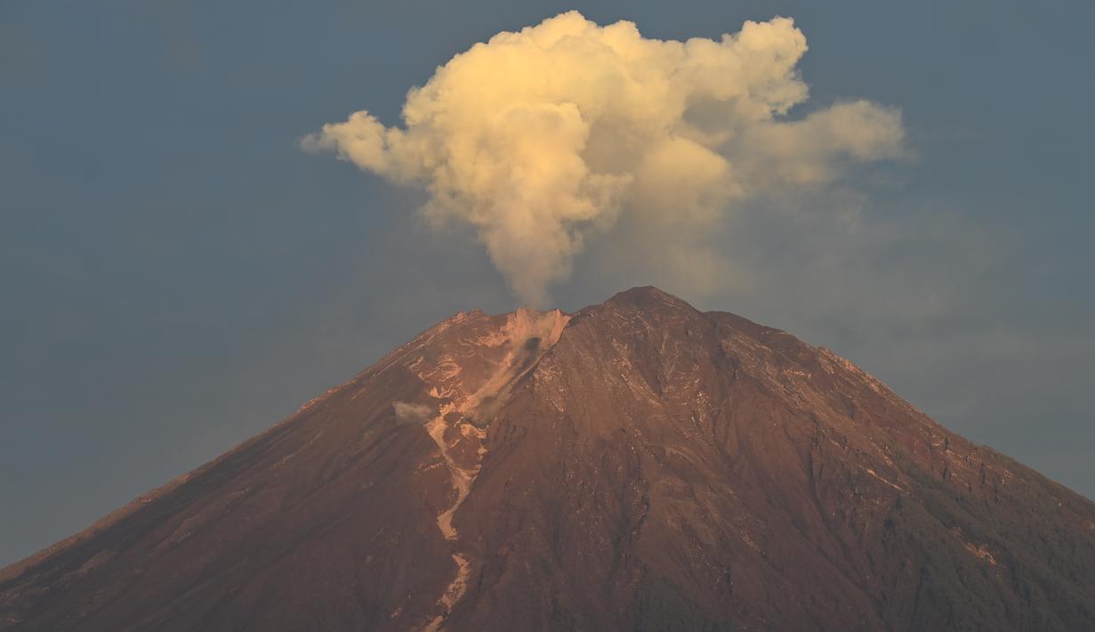 Detail Gambar Gunung Semeru Nomer 39