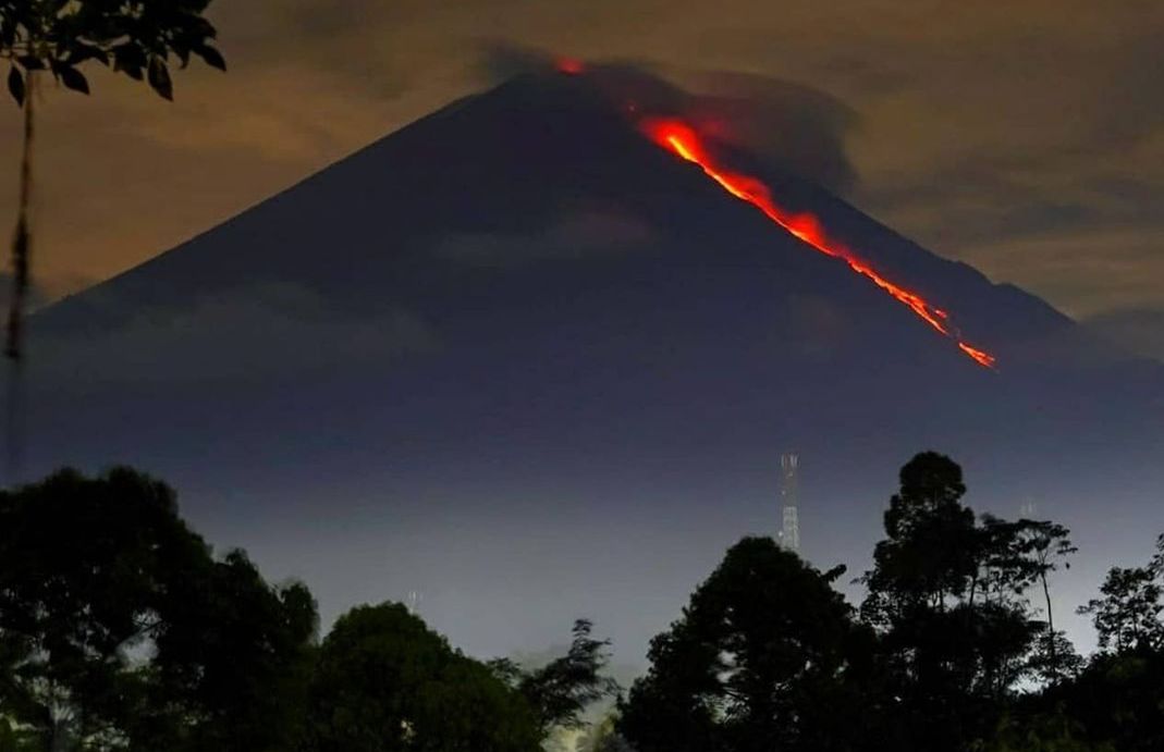 Detail Gambar Gunung Semeru Nomer 40