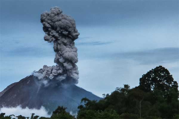 Detail Gambar Gunung Sinabung Erupsi Nomer 15